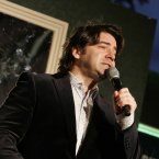 Brian Kennedy gives all Grafton Street revellers a tune yesterday evening. Photo Mark Stedman/Photocall Ireland