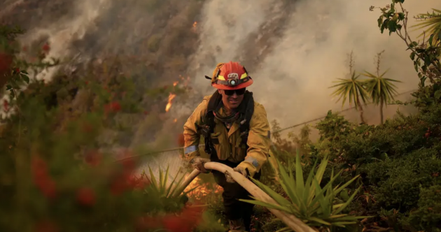 Looters 'dress as firefighters' as dangerous winds threaten to spread LA inferno even further